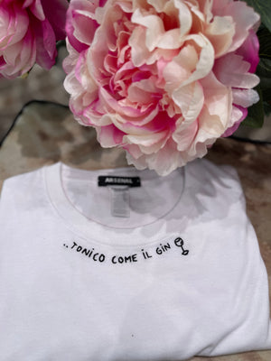 T-shirt ricamata tonico come il gin