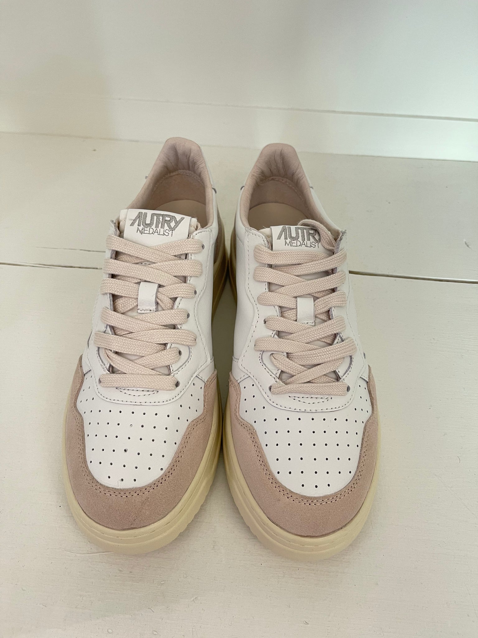 Autry LS33 suede white